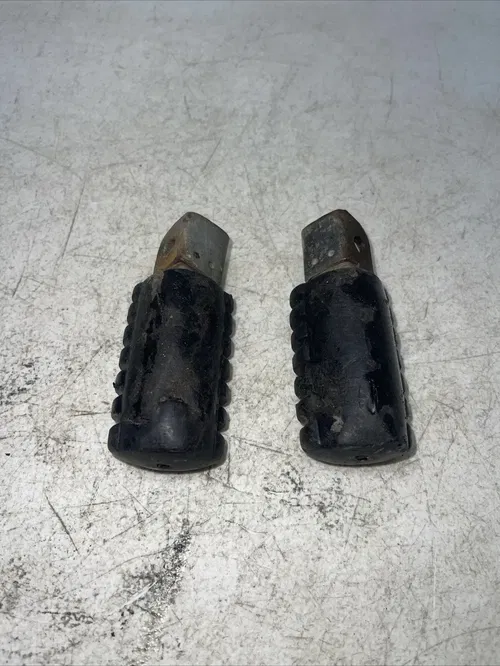 1996 YAMAHA PW80 OEM FOOT REST RUBBER FOOT PEG 214-27421-00-00 214-27413-00-00