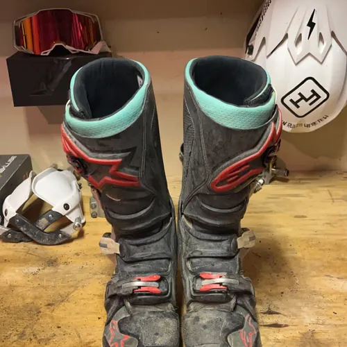 Black/Teal/Red Tech 7s