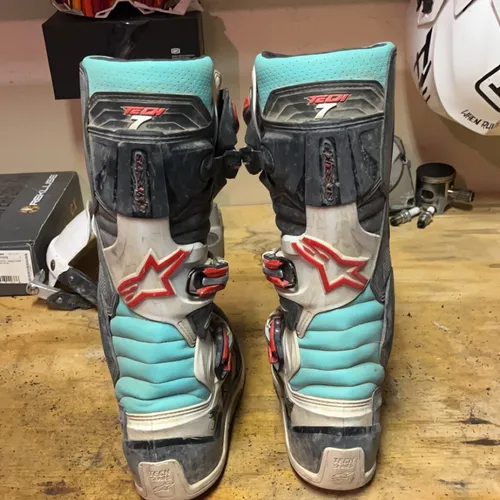 Black/Teal/Red Tech 7s