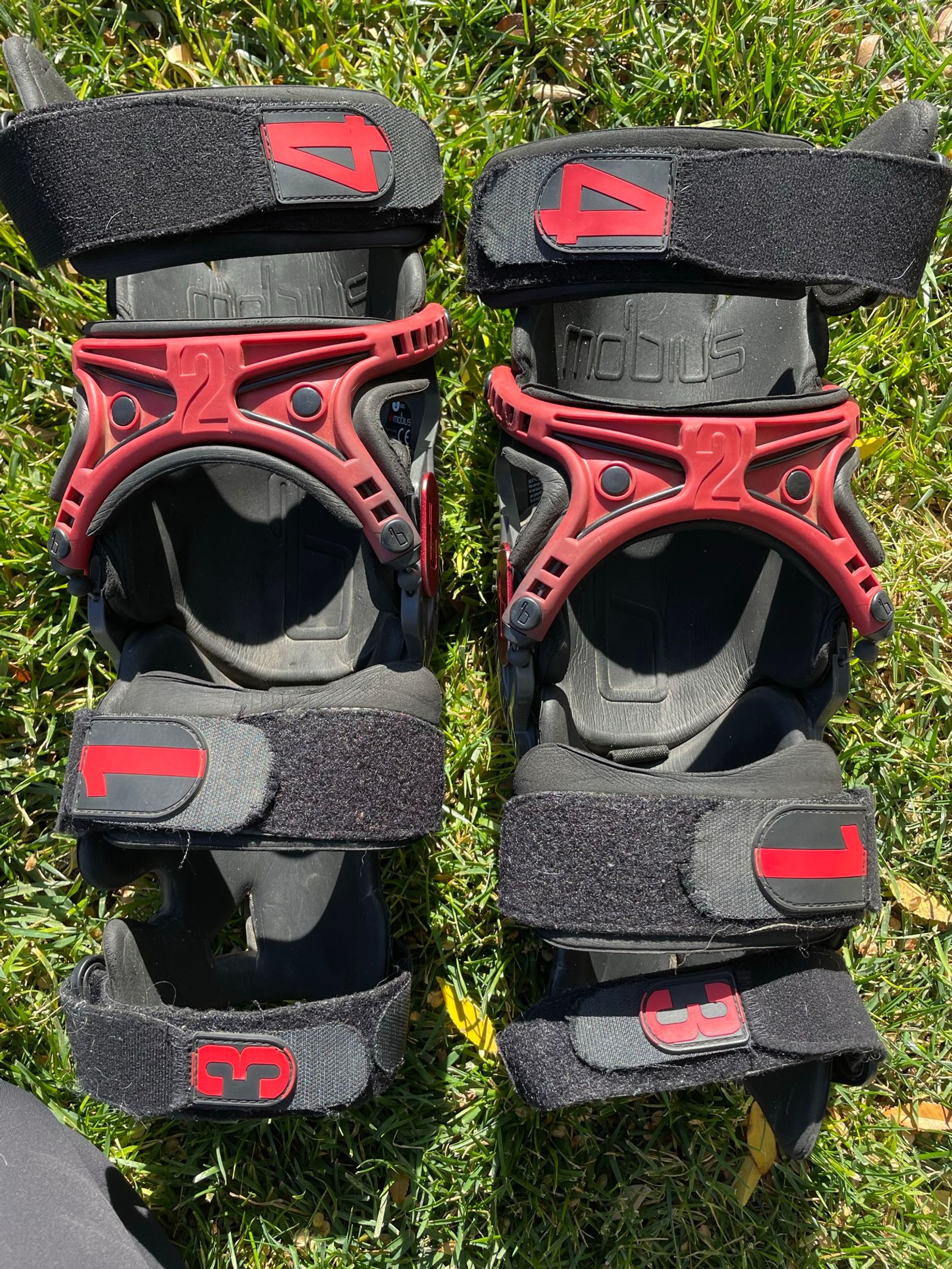 Mobius size Small knee braces | MX Locker