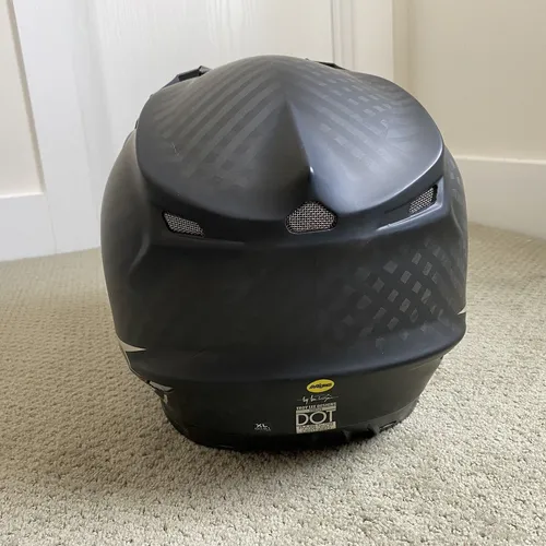 Troy Lee Designs TLD SE4 Carbon Midnight Helmet