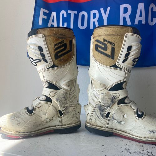 TCX 2.1 Boots Size 8 MX Locker