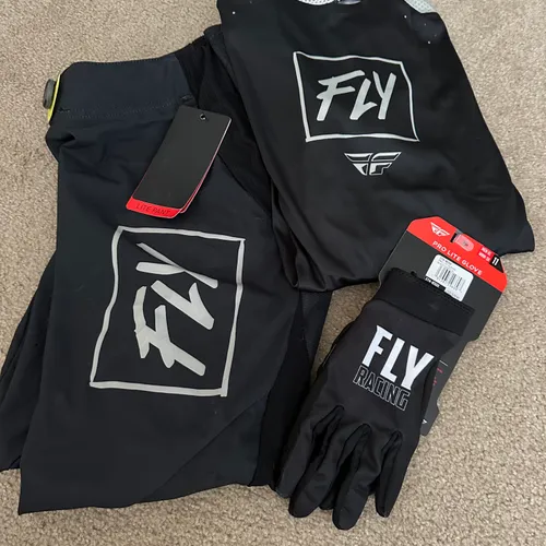 Fly Racing Gear Combo - Size 30/M/11 NWT