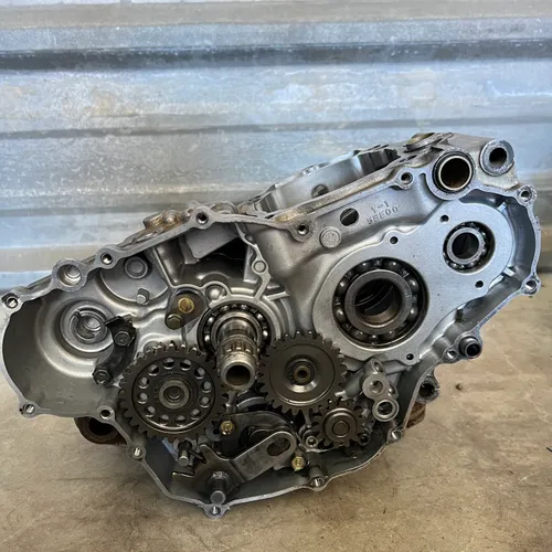 98 Yamaha Yz400F Engine Bottom Case Crankcase Transmission