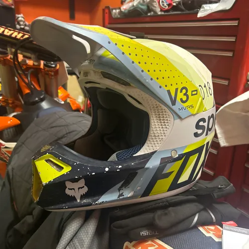 Fox V3 Helmet