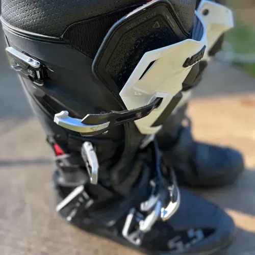 Leatt 5.5 Flex Boots Size 11