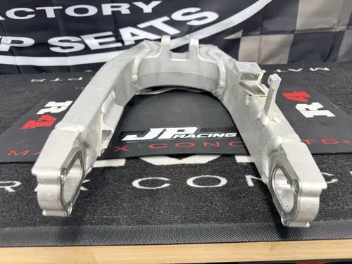 2023 CRF250R, HONDA 2021-2024 CRF450R - CRF250R OEM Swingarm 52200-MKE-AF0 NICE!