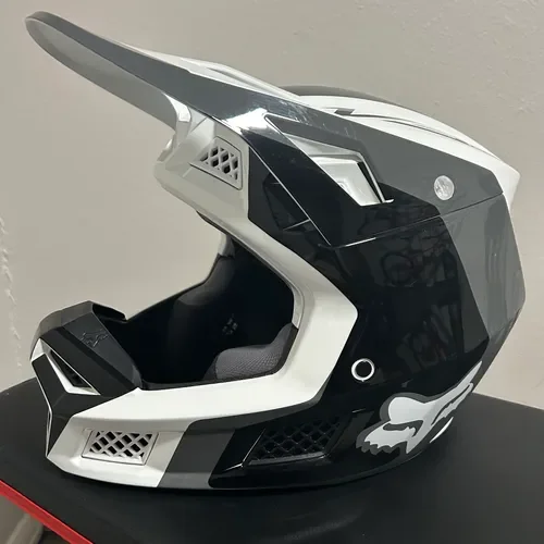 Fox V3 Helmet MD