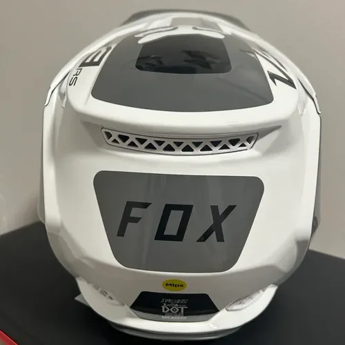 Fox V3 Helmet MD