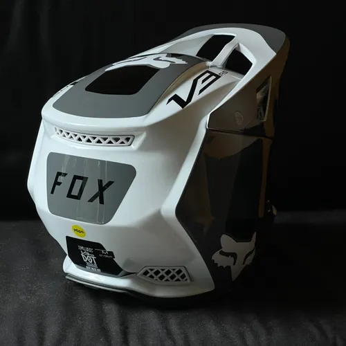 Fox V3RS - White - EFFEKT Helmet - Medium - NEW