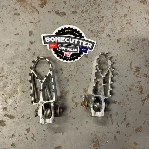 Foot pegs Mc 250F