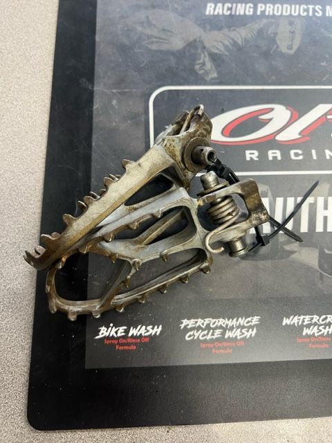 KTM Peg, spring, and pin Set