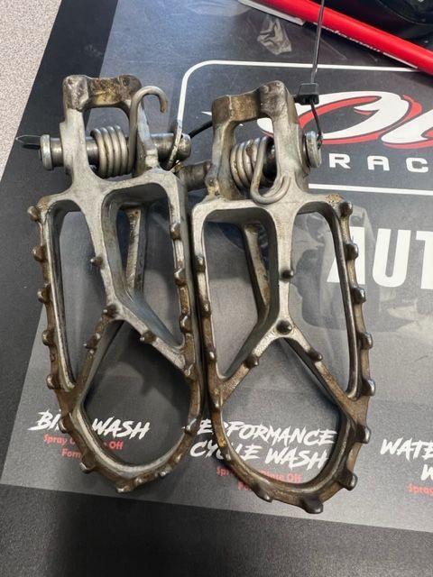 KTM Peg, spring, and pin Set