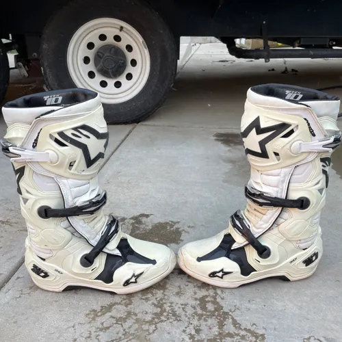 White Tech 10s