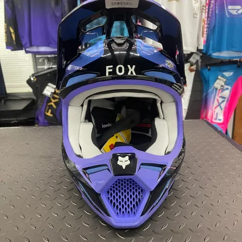 NEW!!! Fox V3 Magnetic Helmet BLK