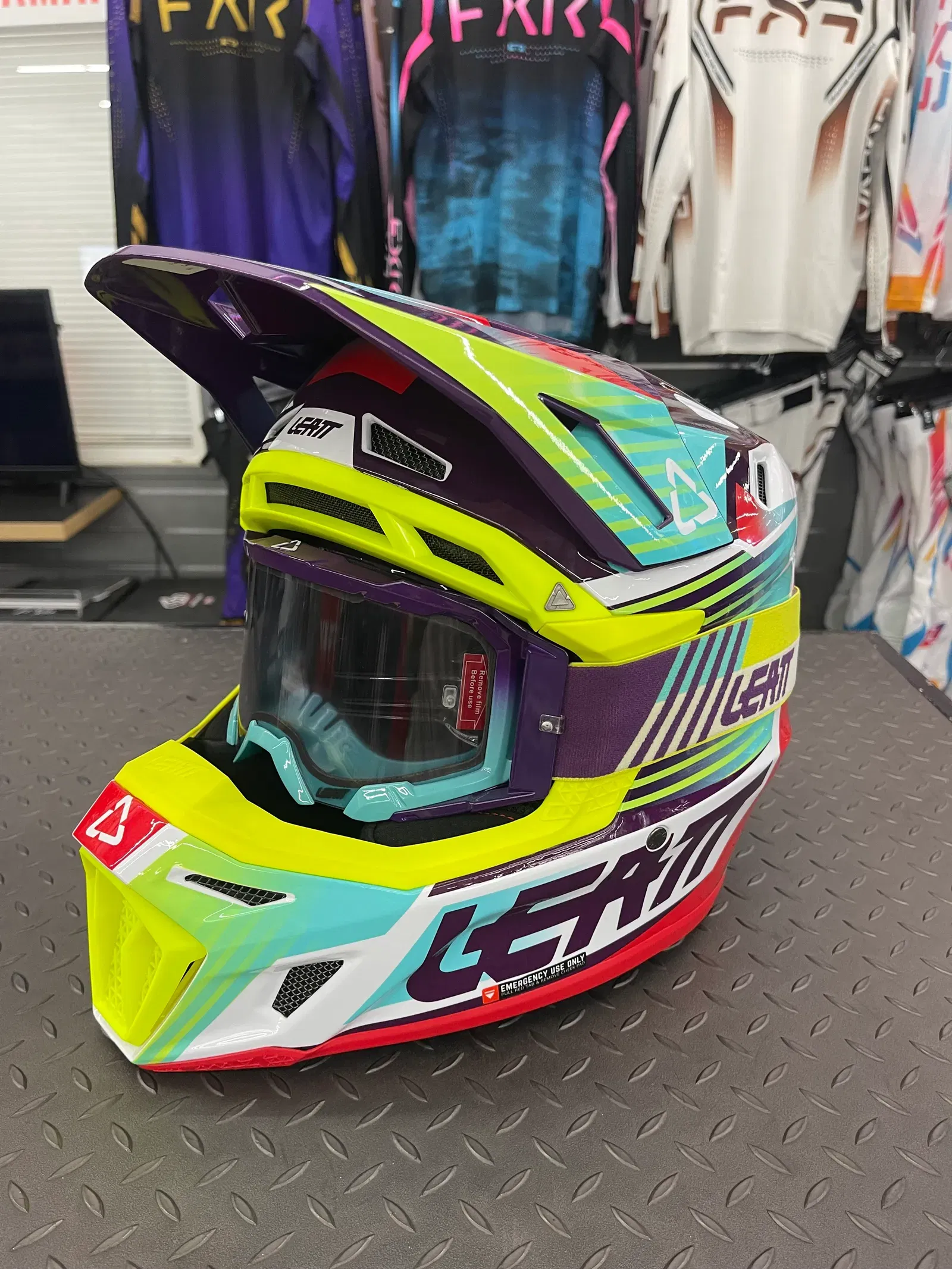 Leatt 8.5 Helmet Kit Neon - Large