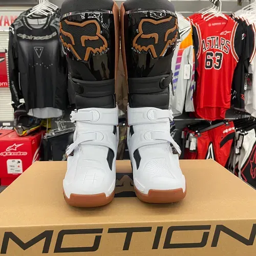 24' Fox Motion Boot BLK/WHT/GUM