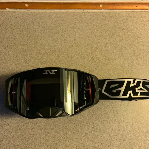 Eks Goggles