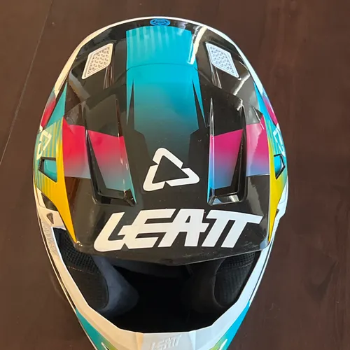 Leatt Helmets 8.5 - Size M