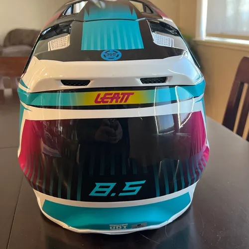 Leatt Helmets 8.5 - Size M