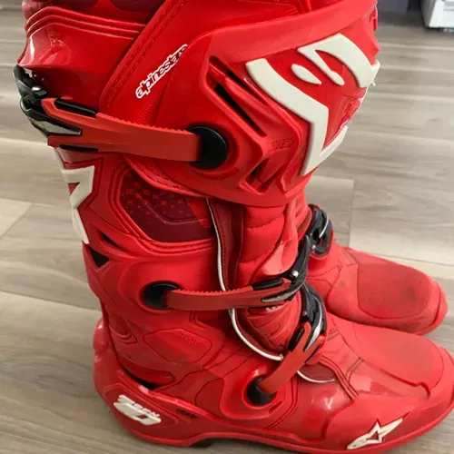 Size 11 store red boots