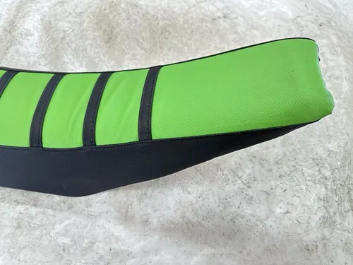 USED 06 07 08 KAWASAKI KX250F KX450F BLACK & GREEN SEAT & COVER ASSY