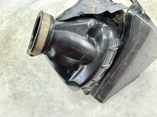 USED OEM 06 2006 YAMAHA YZ250F AIR INTAKE FILTER CLEANER BOX W JOINT DUCT TUBE