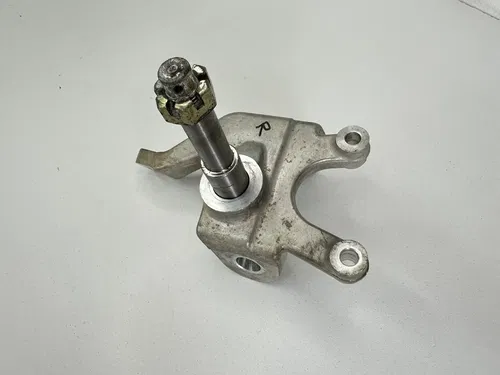 OEM 06-07 POLARIS 200 SAWTOOTH / 05-09 PHOENIX RIGHT STEERING SPINDLE KNUCKLE