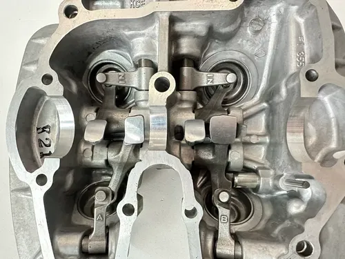 OEM 96-04 OEM HONDA XR250R XR 250 ENGINE MOTOR CYLINDER HEAD COVER W ROCKER ARMS
