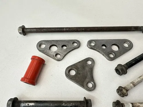 OEM 1985 85 HONDA XR250R XR 250 R ENGINE MOTOR MOUNTS BRACKETS BOLTS & HANGERS