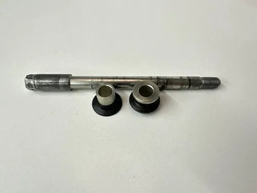 USED OEM 86 87 88 89 90 91 YAMAHA YZ 125 250 FRONT WHEEL AXLE SHAFT W SPACERS