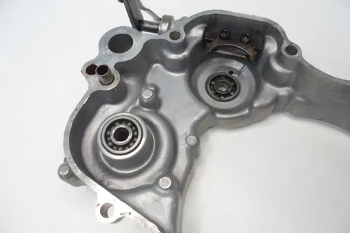OEM 00 01 02 KAWASAKI KX 125 RIGHT INNER CRANKCASE COVER W POWER VALVE LINKAGE