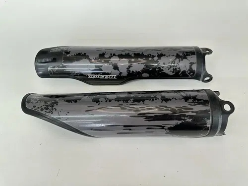 USED 04-16 HONDA CRF250R CRF450R BLACK LOWER FORK GUARDS SET