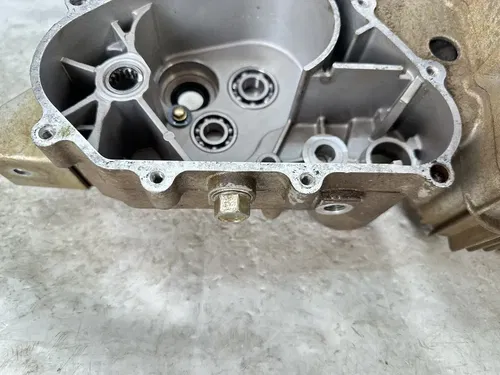 2007 07 POLARIS 200 SAWTOOTH ENGINE MOTOR CRANKSHAFT CRANKCASE CASES BOTTOM END