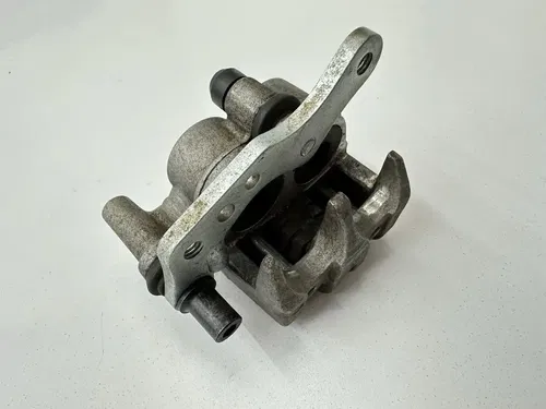 USED OEM 90 91 92 YAMAHA YZ 125 250 COMPLETE FRONT BRAKE CALIPER & MOUNT ASSY