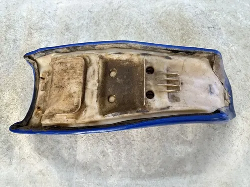 OEM 85 1985 HONDA XR250R XR200R XR 200 250 COMPLETE BLUE SEAT & COVER ASSY