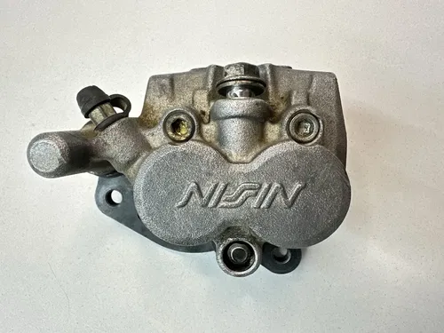#2 OEM 92-95 SUZUKI RM 125 RM125 FRONT BRAKE CALIPER & MOUNT 59300-27C11-999