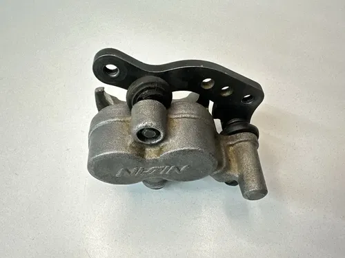 #2 OEM 92-95 SUZUKI RM 125 RM125 FRONT BRAKE CALIPER & MOUNT 59300-27C11-999