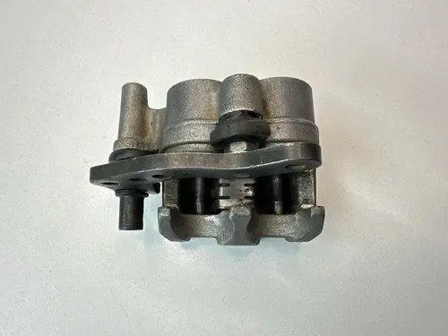 #2 OEM 92-95 SUZUKI RM 125 RM125 FRONT BRAKE CALIPER & MOUNT 59300-27C11-999