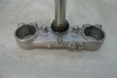 USED OEM 93 94 95 SUZUKI RM250 RM 250 STEERING STEM LOWER TRIPLE TREE FORK CLAMP
