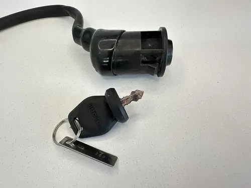 USED OEM 2007 07 POLARIS 200 SAWTOOTH IGNITION SWITCH & KEY ASSY 0453991