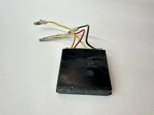USED OEM 97-02 POLARIS 500 SCRAMBLER VOLTAGE REGULATOR RECTIFIER 4060173