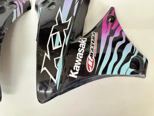 USED 09 10 11 KAWASAKI KX450F BLACK LEFT & RIGHT GAS TANK SHROUDS W GRAPHICS