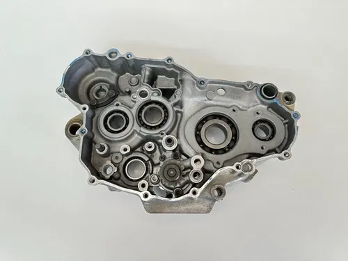 98 99 00 01 YAMAHA WR400F WR426F YZ400F YZ426F RIGHT SIDE ENGINE CASE CRANKCASE