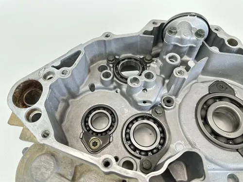98 99 00 01 YAMAHA WR400F WR426F YZ400F YZ426F RIGHT SIDE ENGINE CASE CRANKCASE