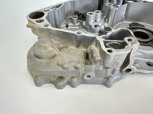 98 99 00 01 YAMAHA WR400F WR426F YZ400F YZ426F RIGHT SIDE ENGINE CASE CRANKCASE