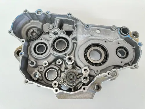 98 99 00 01 YAMAHA WR400F WR426F YZ400F YZ426F RIGHT SIDE ENGINE CASE CRANKCASE