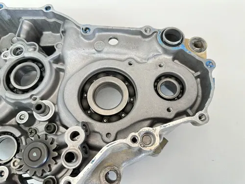98 99 00 01 YAMAHA WR400F WR426F YZ400F YZ426F RIGHT SIDE ENGINE CASE CRANKCASE