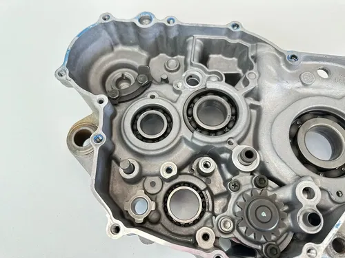 98 99 00 01 YAMAHA WR400F WR426F YZ400F YZ426F RIGHT SIDE ENGINE CASE CRANKCASE