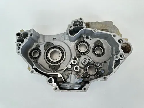 98 99 00 01 YAMAHA WR400F WR426F YZ400F YZ426F RIGHT SIDE ENGINE CASE CRANKCASE